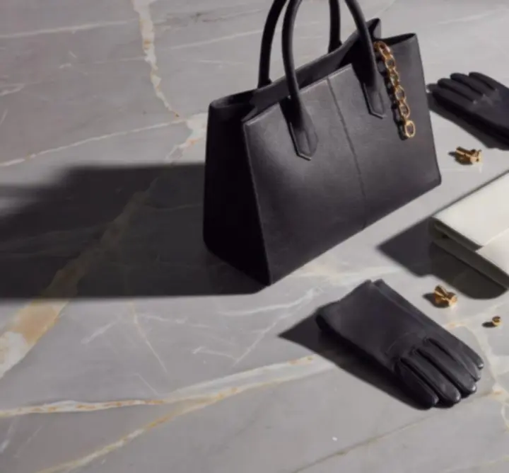 Kopertówka Gold z eleganckimi złotymi akcentami