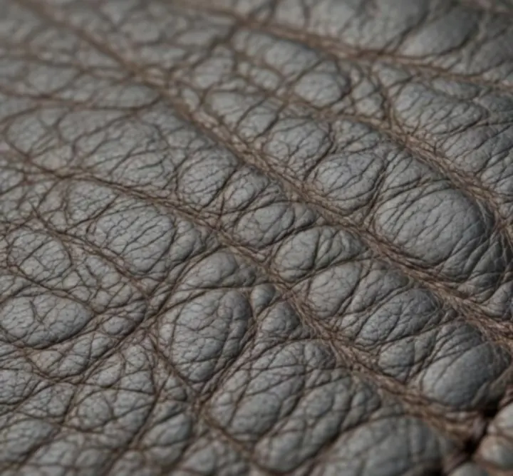 Makrofotografia tekstury skóry premium ukazująca naturalne wzory ziarna